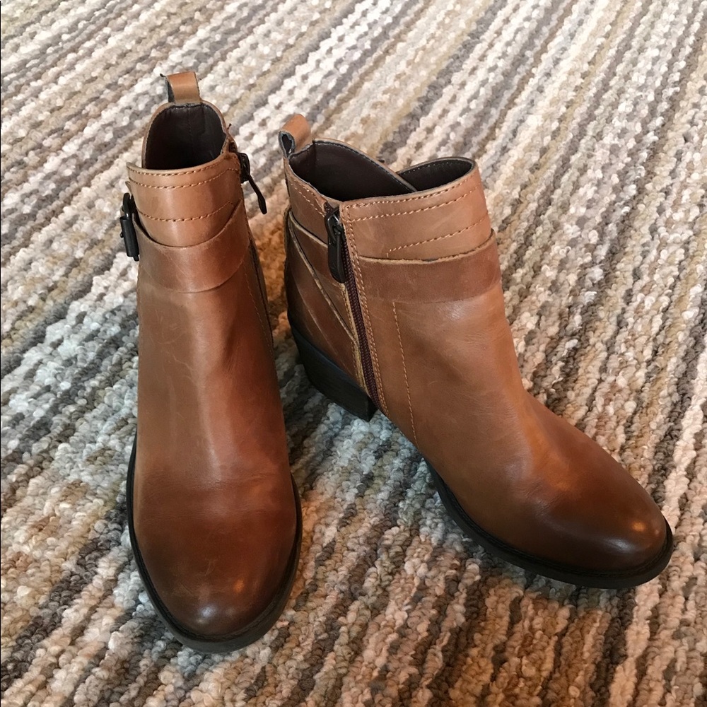 🍁VINCE CAMUTO LEATHER BOOTIES🍁